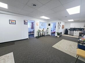 8540 109th St NW, Edmonton, AB à louer Photo de l’immeuble– Image 2 sur 5