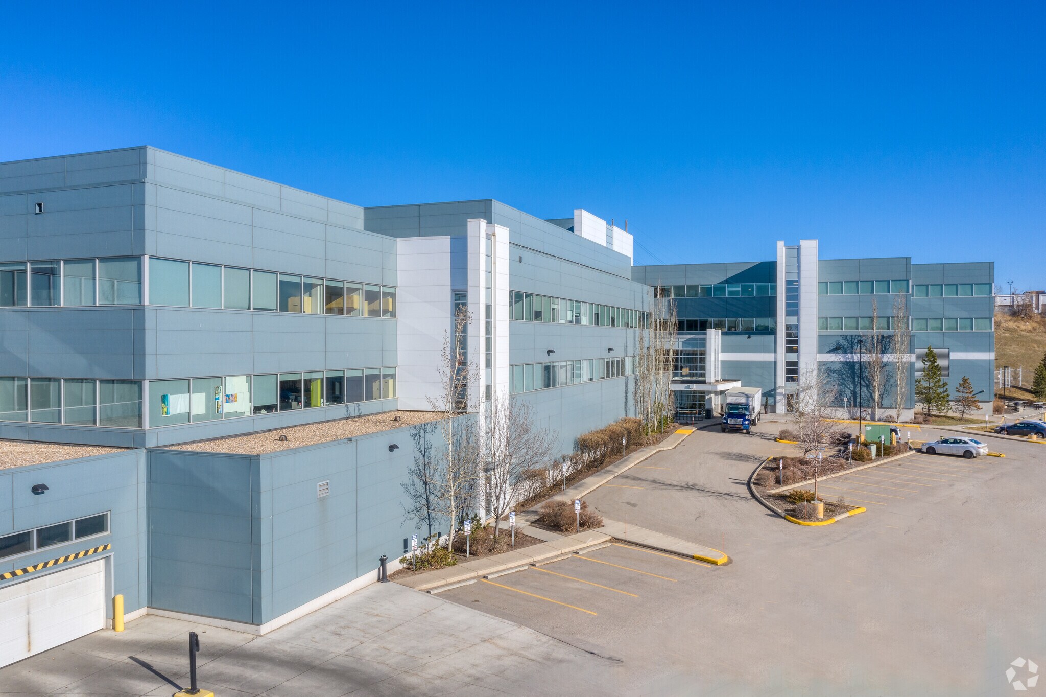 1200 59th Ave SE, Calgary, AB à louer Photo principale– Image 1 sur 5