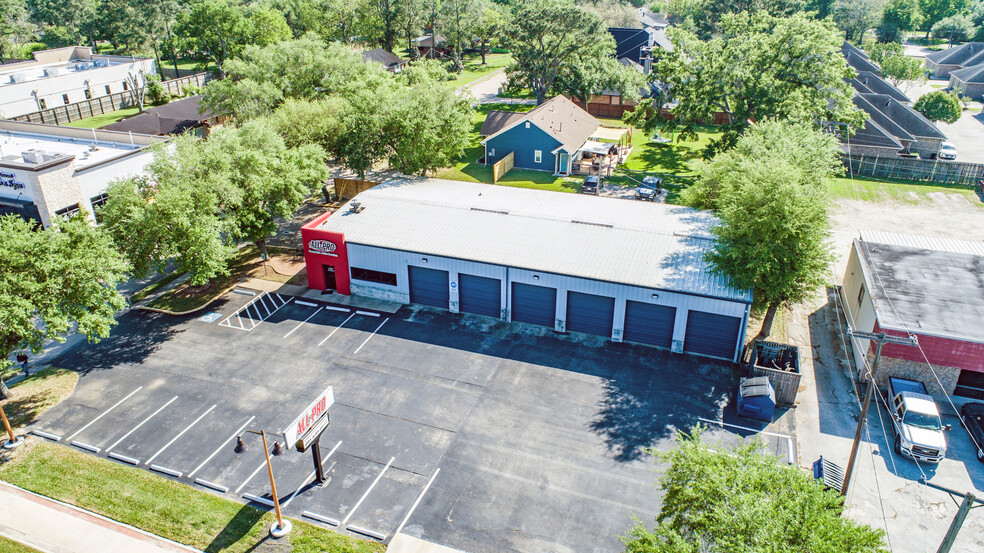 710 S Friendswood Dr, Friendswood, TX à vendre - Photo de l’immeuble – Image 3 sur 8