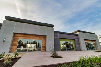 301 N Pepper Ave, Colton, CA à louer Photo de l’immeuble– Image 1 sur 5