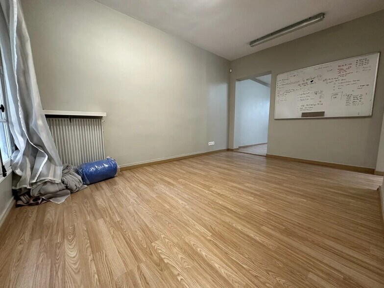 Bureau dans Montreuil à louer - Photo de l’immeuble – Image 3 sur 6