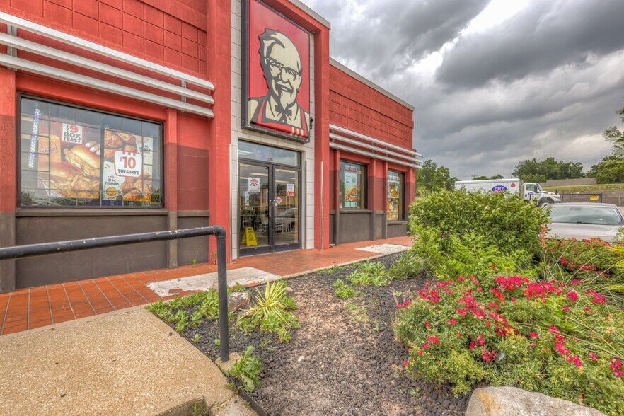 206 N Wilson Ave, Sand Springs, OK à vendre - Photo de l’immeuble – Image 1 sur 7