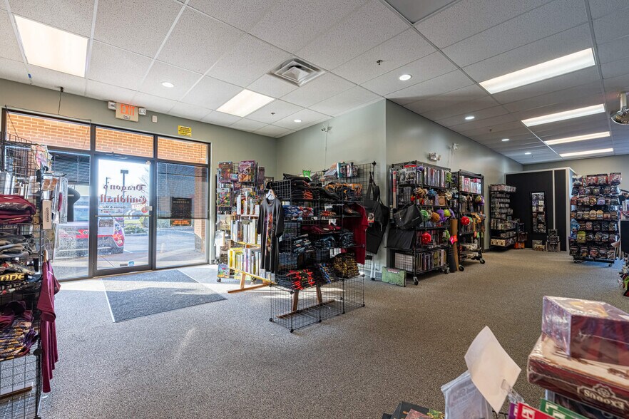 3899 Indian Ripple Rd, Dayton, OH à louer - Photo de l’immeuble – Image 3 sur 10