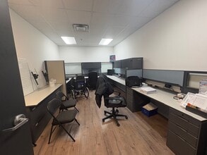 10 Carlow Ct, Whitby, ON à louer Photo intérieure– Image 2 sur 5