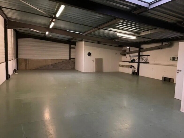Local d'activités dans Vendargues à vendre - Photo de l’immeuble – Image 2 sur 8