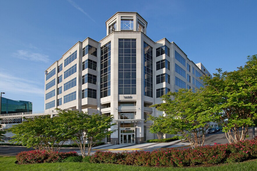 8300 greensboro Dr, McLean, VA à louer - Photo de l’immeuble – Image 2 sur 3