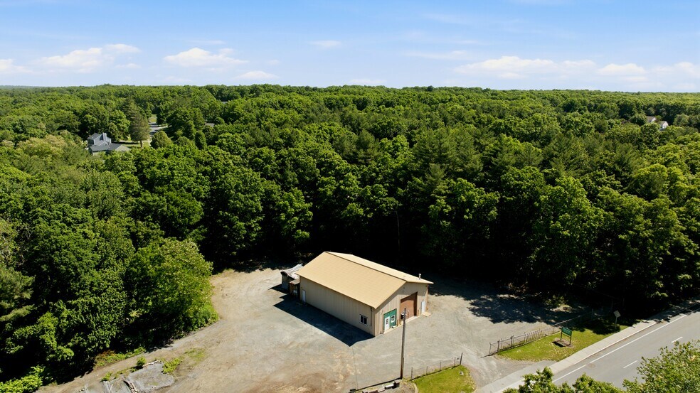 86 Eastman St, Mansfield, MA à vendre - Photo de l’immeuble – Image 1 sur 29