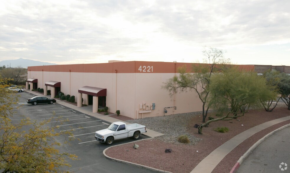 4221 S Santa Rita Ave, Tucson, AZ à louer - Photo de l’immeuble – Image 2 sur 13