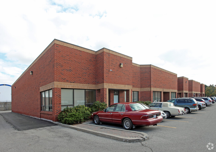 130 Bradwick Dr, Concord, ON à louer - Photo principale – Image 1 sur 4