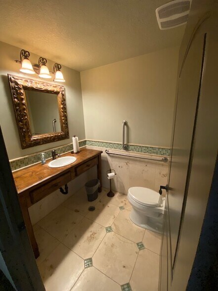 6412 S 900 E, Murray, UT à louer - Photo de l’immeuble – Image 2 sur 26