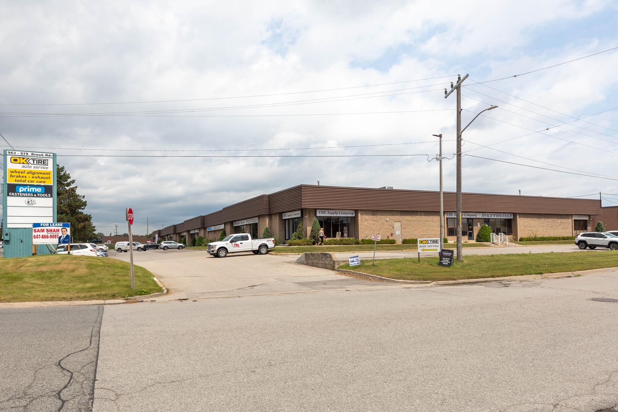 963-979 Brock Rd, Pickering, ON à louer Photo principale– Image 1 sur 9