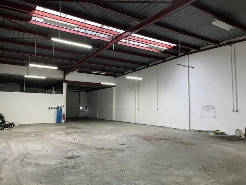 240 Rue Helene Boucher, Buc à louer - Photo de l’immeuble – Image 3 sur 10