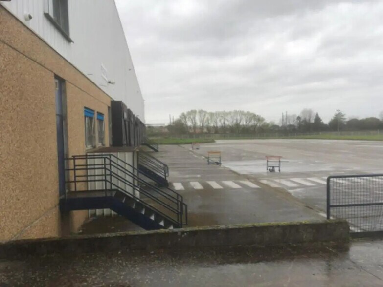 Industriel/Logistique dans Boé à louer - Photo de l’immeuble – Image 3 sur 19