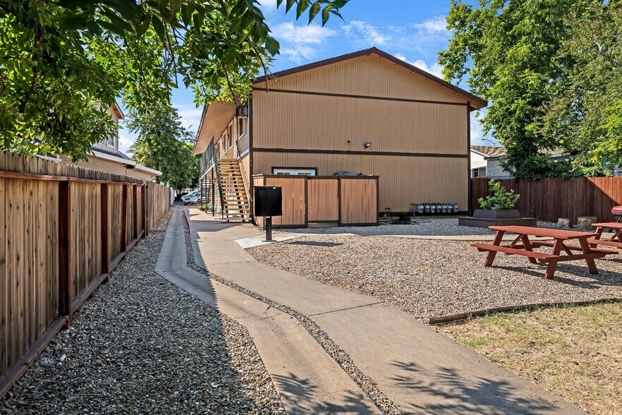 2944 Del Paso Blvd, Sacramento, CA à vendre - Photo de l’immeuble – Image 2 sur 91