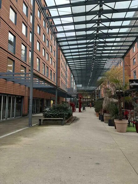 Bureau dans Lyon à vendre - Photo de l’immeuble – Image 2 sur 35