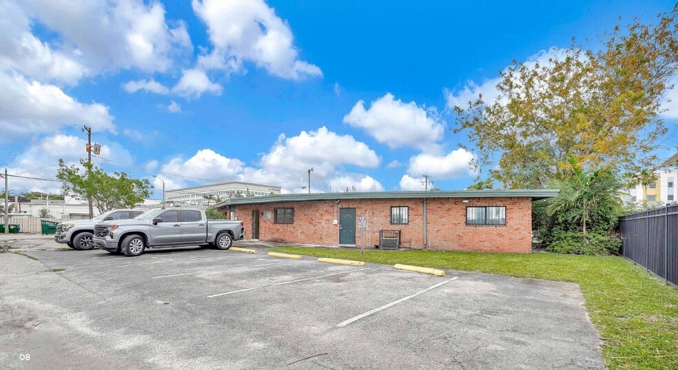 1745-1747 NE 124th St, North Miami, FL à vendre - Photo de l’immeuble – Image 3 sur 7