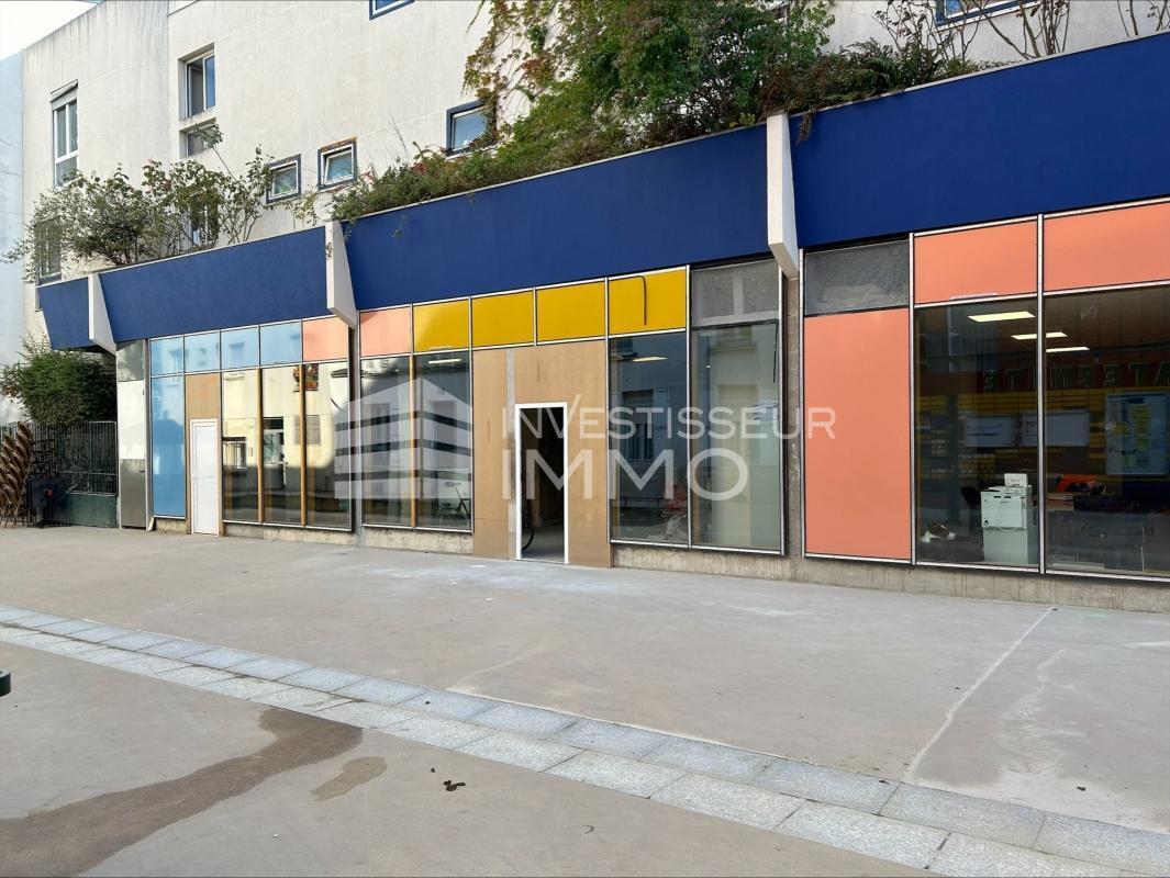 Local commercial dans Paris à louer Photo de l’immeuble– Image 1 sur 5