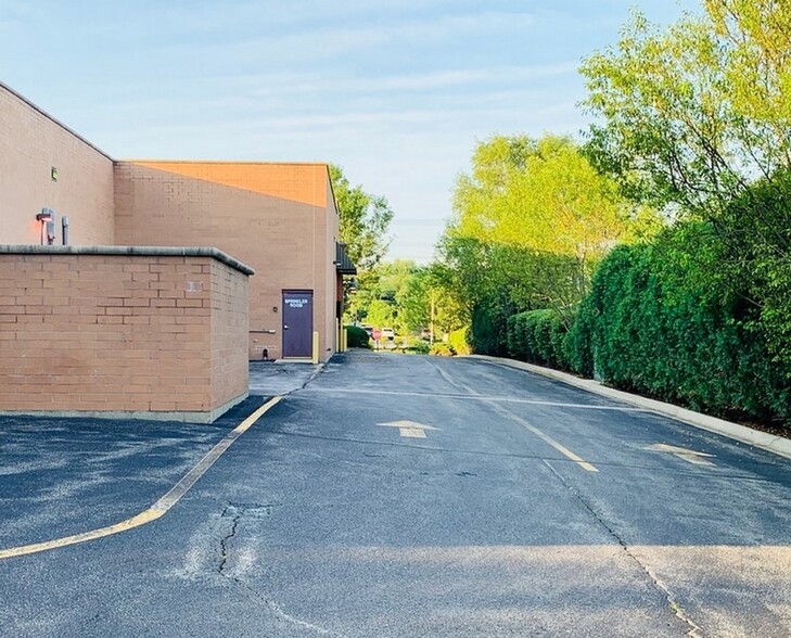 650 E Terra Cotta Ave, Crystal Lake, IL à louer - Photo de l’immeuble – Image 2 sur 7