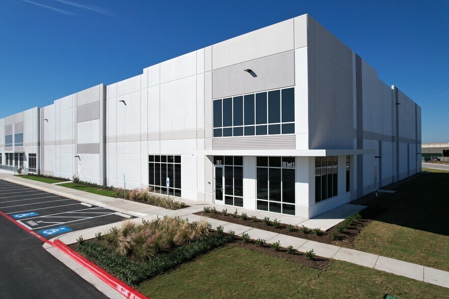 2605 Dewitt St, Lockhart, TX à louer - Photo de l’immeuble – Image 1 sur 16