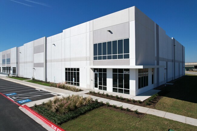 Plus de détails pour 2605 Dewitt St, Lockhart, TX - Industriel/Logistique à louer