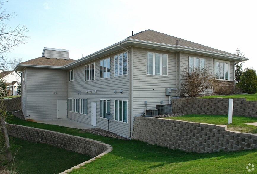 4601 Weston Woods Way, White Bear Township, MN à louer - Photo de l’immeuble – Image 2 sur 18