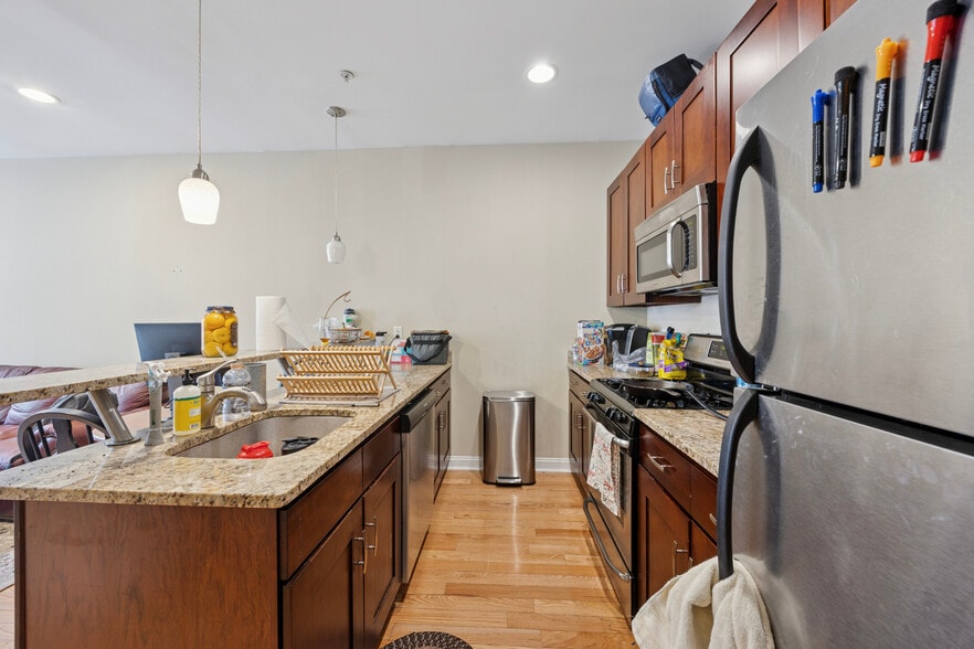 827 Corinthian Ave, Philadelphia, PA à vendre - Photo de l’immeuble – Image 2 sur 7