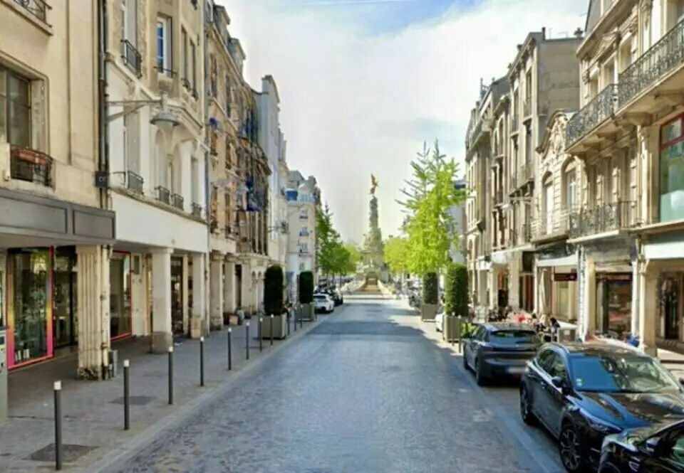 Local commercial dans Reims à louer Photo de l’immeuble– Image 1 sur 8