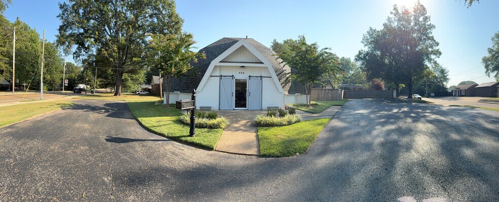 538 S Center St, Collierville, TN à vendre - Photo de l’immeuble – Image 2 sur 23