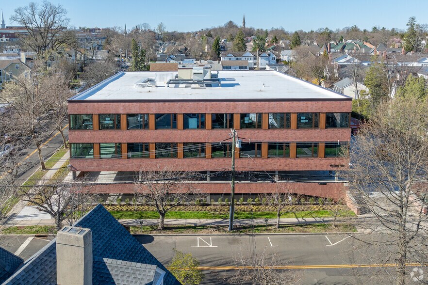 145 Mason St, Greenwich, CT à louer - Photo de l’immeuble – Image 3 sur 4