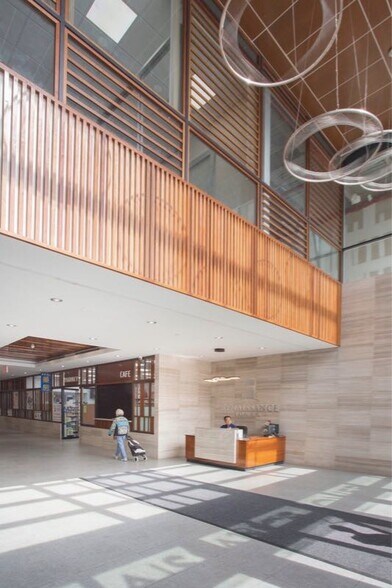 136-33 37th Ave, Flushing, NY à louer - Hall d’entrée – Image 2 sur 5