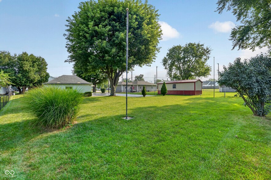 5037 W US Highway 52, New Palestine, IN à vendre - Photo de l’immeuble – Image 2 sur 16