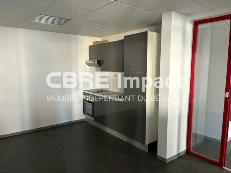 Bureau dans Reims à louer - Photo de l’immeuble – Image 3 sur 11