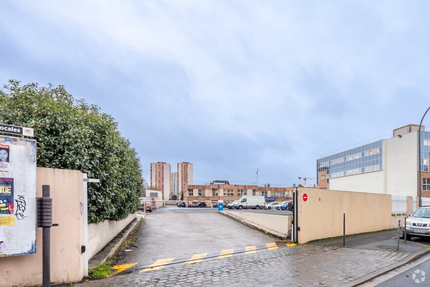 Local d’activités dans Ivry-sur-Seine à louer - Photo de l’immeuble – Image 2 sur 2