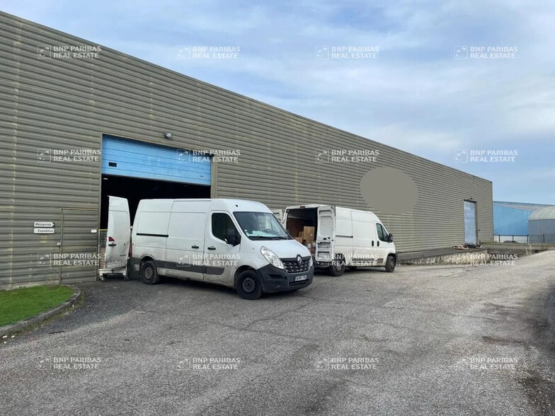 Local d’activités dans Blanquefort à louer - Photo de l’immeuble – Image 3 sur 13