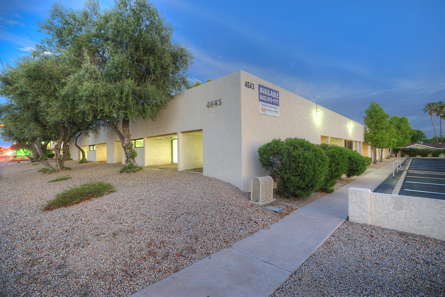 4643 E Thomas Rd, Phoenix, AZ à louer - Photo de l’immeuble – Image 1 sur 5