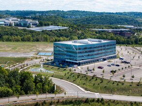 501 Marketplace Ave, Coraopolis, PA - VUE AÉRIENNE  vue de carte - Image1