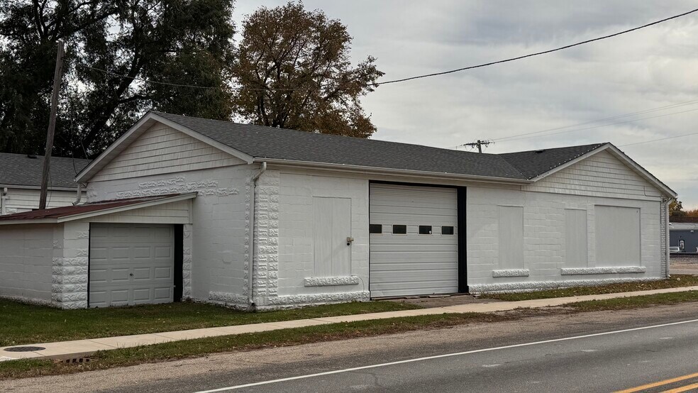 105 Center St, Maple Park, IL à vendre - Photo de l’immeuble – Image 2 sur 19