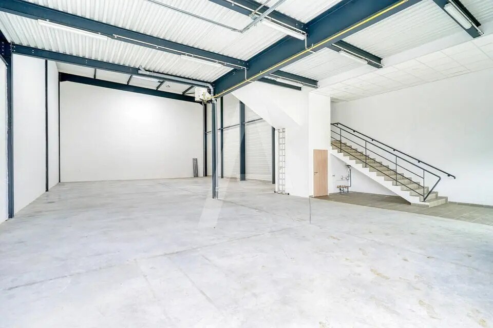 Industriel/Logistique dans Chanteloup-en-Brie à louer Photo intérieure– Image 1 sur 6