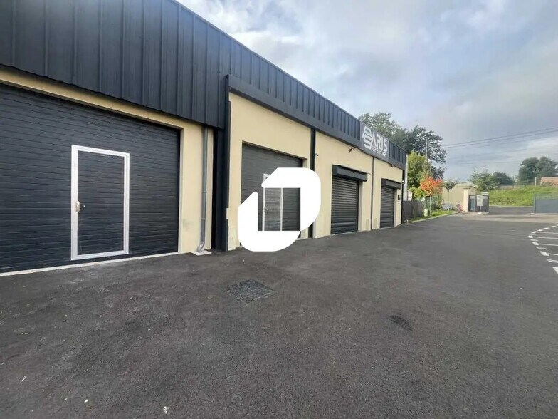Local d’activités dans Saint-Chéron à louer - Photo de l’immeuble – Image 2 sur 6