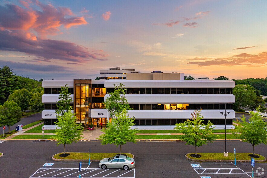 The Office Works® Instant Offices, Feasterville Trevose, PA à louer - Photo de l’immeuble – Image 2 sur 8