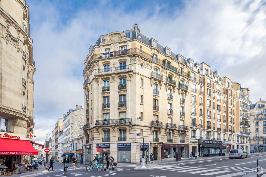 Immeuble residentiel dans Paris à vendre - Photo principale – Image 1 sur 2