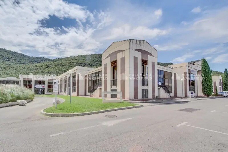 30 Avenue Du Chateau De Jouques, Gémenos à louer Photo de l’immeuble– Image 1 sur 28