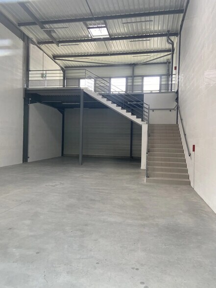 Industriel/Logistique dans Rillieux-la-Pape à vendre - Photo de l’immeuble – Image 3 sur 6