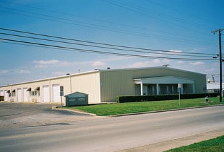 Plus de détails pour 301-363 N Briery Rd, Irving, TX - Local d'activités à louer