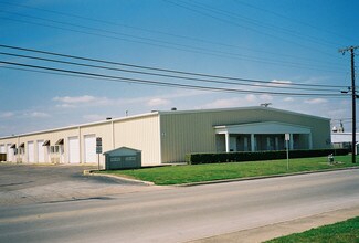 Plus de détails pour 301-363 N Briery Rd, Irving, TX - Local d'activités à louer