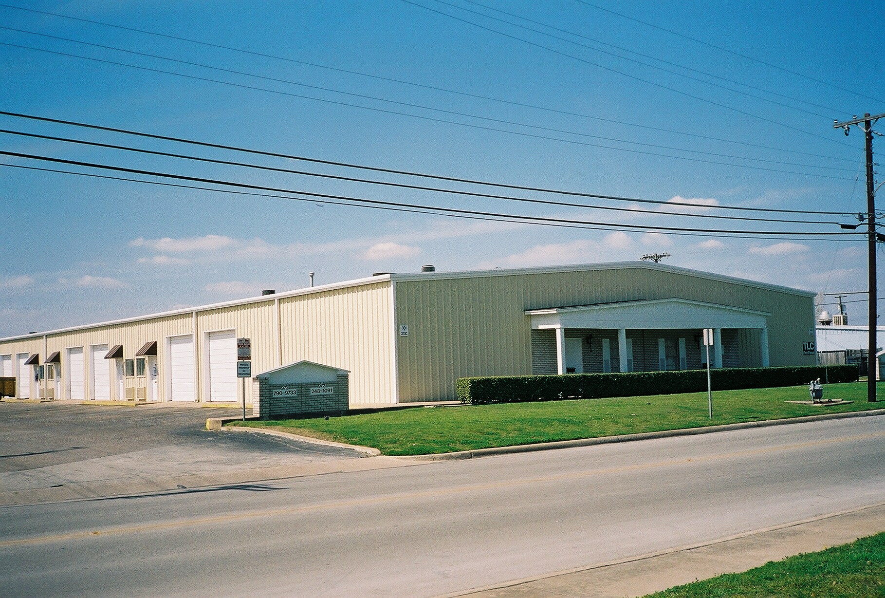 301-363 N Briery Rd, Irving, TX à louer Photo de l’immeuble– Image 1 sur 4