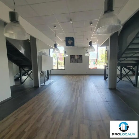 21 Rue Gustave Eiffel, Grenoble à louer - Photo de l’immeuble – Image 2 sur 4
