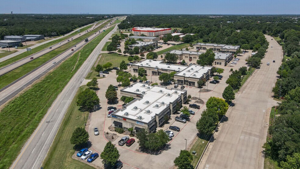 2384 North Highway 287, Mansfield, TX à louer - Photo de l’immeuble – Image 1 sur 16