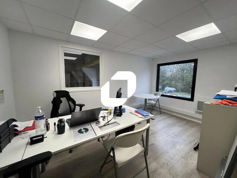 Bureau dans Templeuve-en-Pévèle à louer - Photo de l’immeuble – Image 3 sur 18