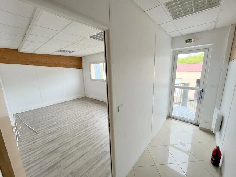 Bureau dans Morainvilliers à louer - Photo de l’immeuble – Image 3 sur 5